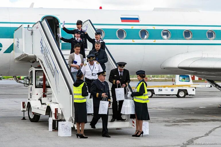 Полеты последние новости. Аэропорт толмачево ту 134. Дискавери первый полет. Ту 134ш. Ижма ту-154 толмачево.