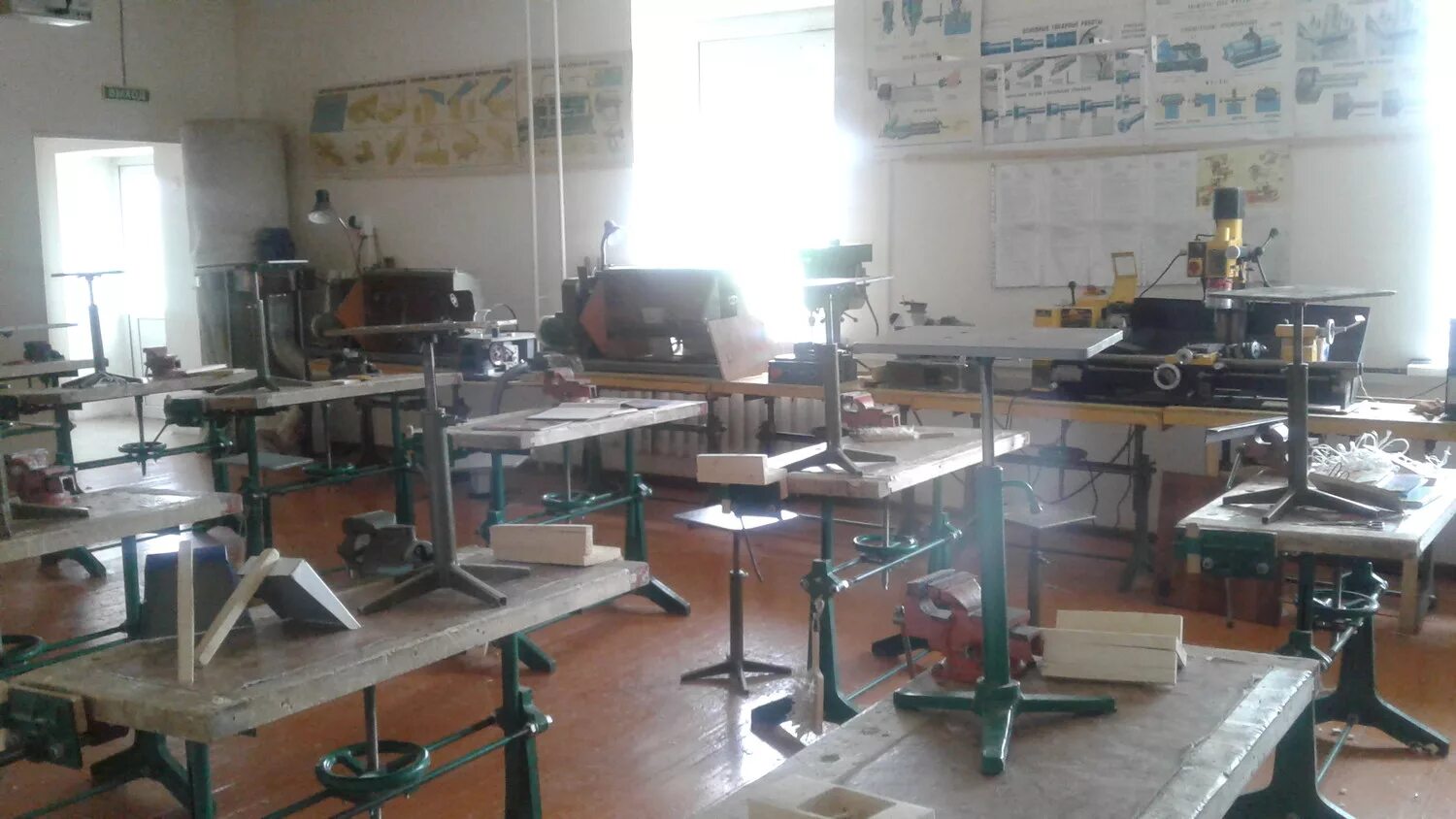 Вытяжка для кабинета технологии