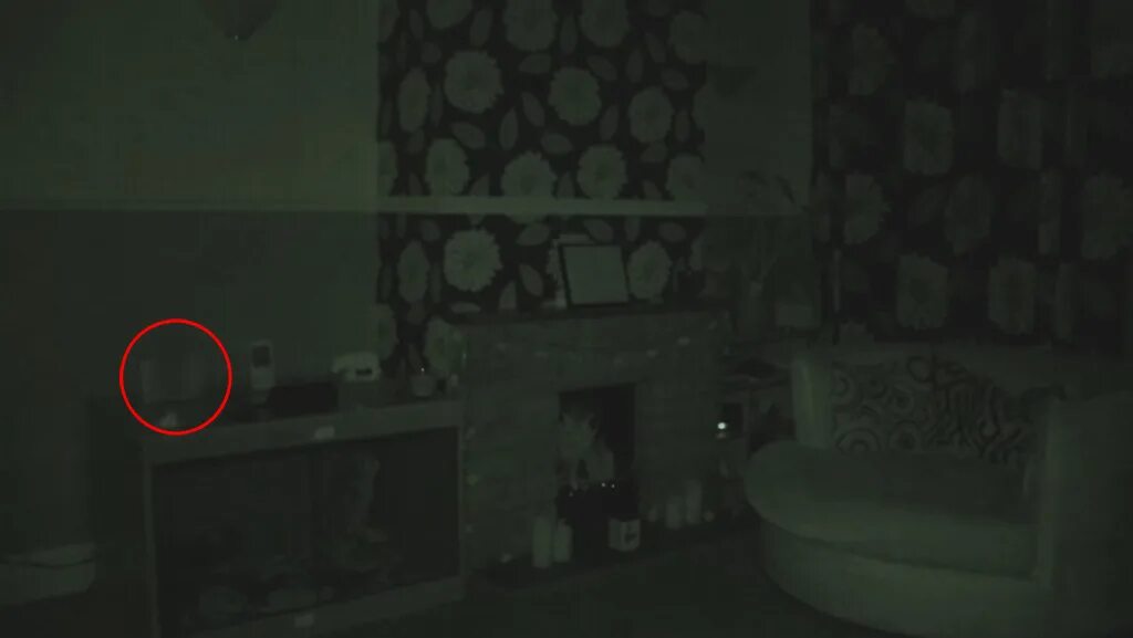 Призраки приведения в квартире. Квартира с привидениями. Призраки приведения в квартире. Призрак в квартире. Призрак в квартире.