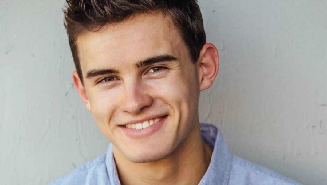 Майкл джонстон волчонок. Michael johnston actor волчонок. Michael johnston actor волчонок. Кори волчонок актер. Michael johnston actor.