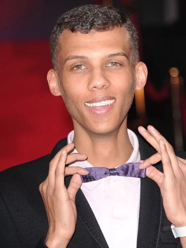 Популярные французские исполнители. Stromae. Стромае певец. Француз певец стромае. Stromae 2022.