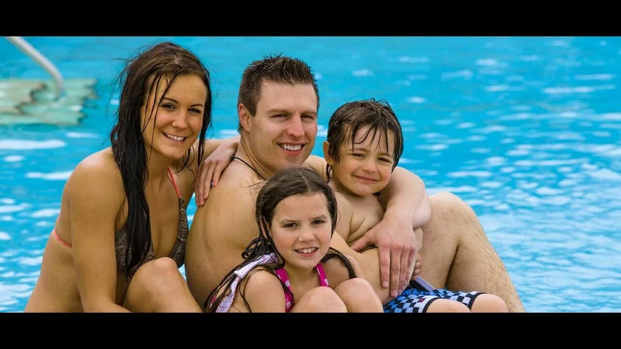 Family hot video. Family hot video. Real mother real son. Отец целует сына. Спортивная мама с ребенком.