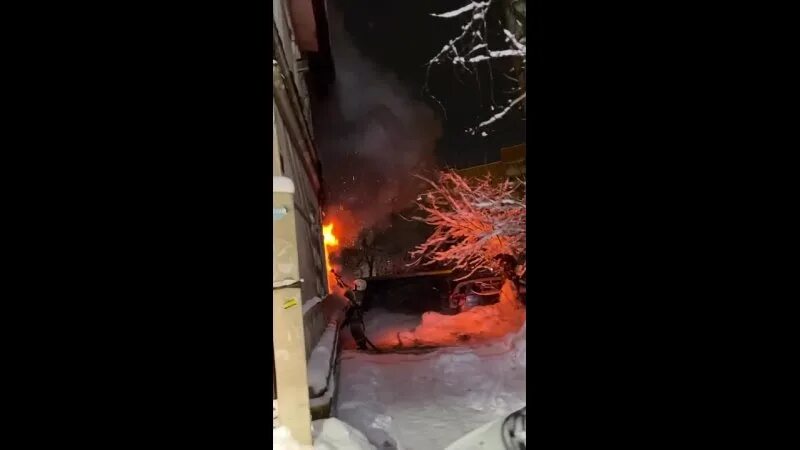 Пожар фото. Сгоревший дом. Пожар в нижнем новгороде сейчас. Пожар в доме. Дом горит.