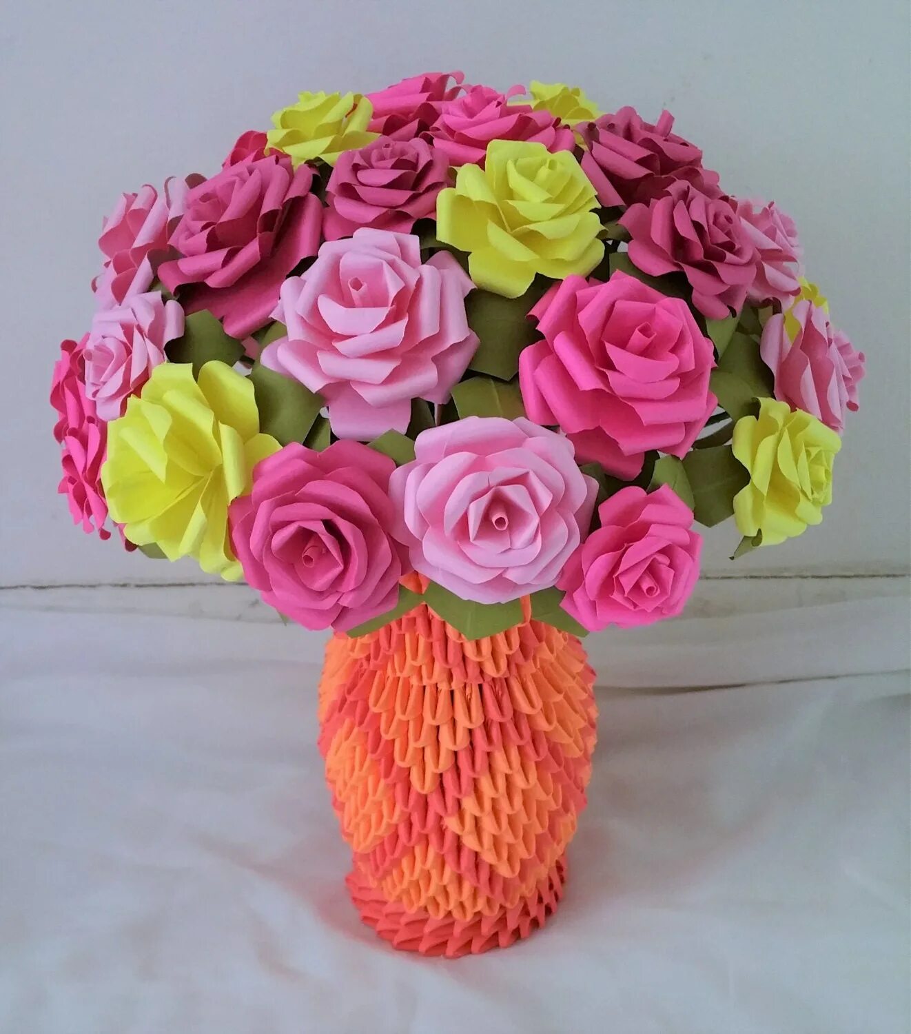 Игрушки из цветов живых. Букеты зверюшки из цветов. Как сделать поделку из цветов. Фигуры из цветов. Как сделать поделку из цветов.