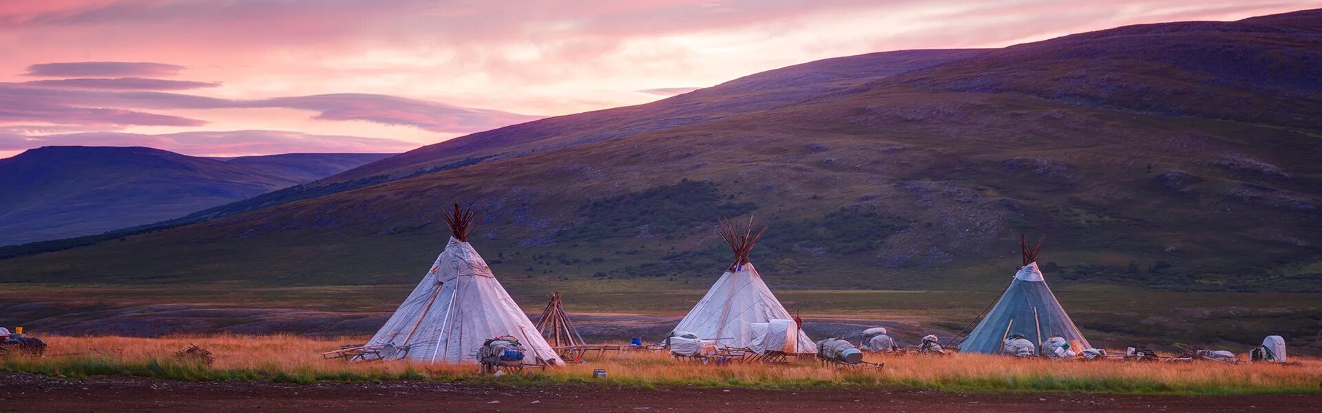 Город салехард ямк. Салехард город на полярном круге. Ненцы ямало ненецкий автономный округ. Ямало-ненецкий автономный округ, тазовский район, посёлок тазовский. Ненцы ямала.