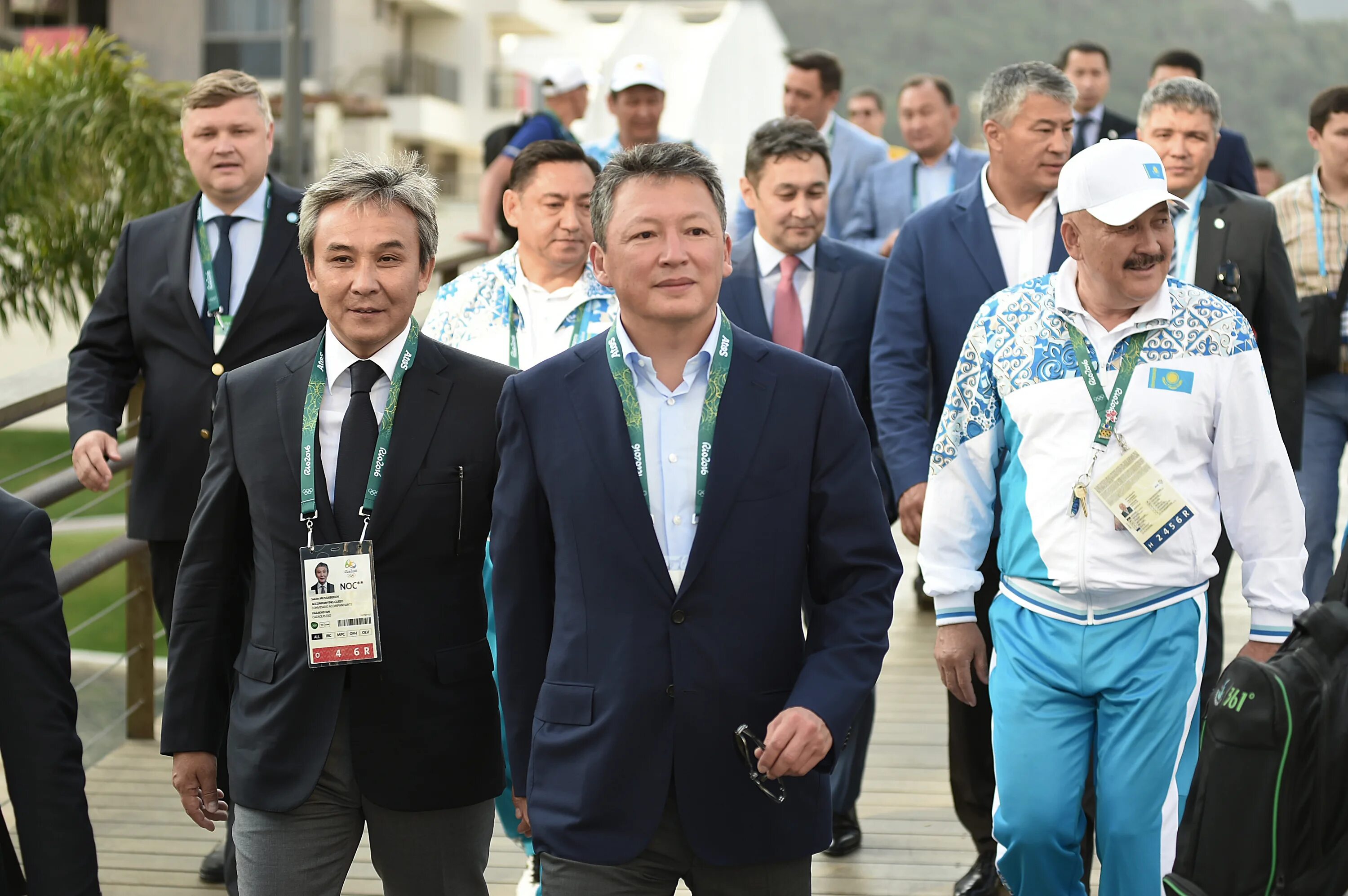 Уральск улица назарбаева. Нурсултан назарбаев уральск. Драма театр уральск. Западно казахстанская область город уральск. Назарбаев 2013.