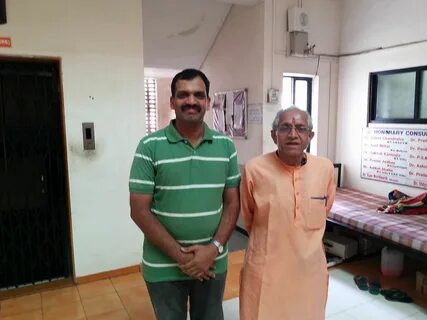 File:Vishwas Mandlik with his followers.jpg 