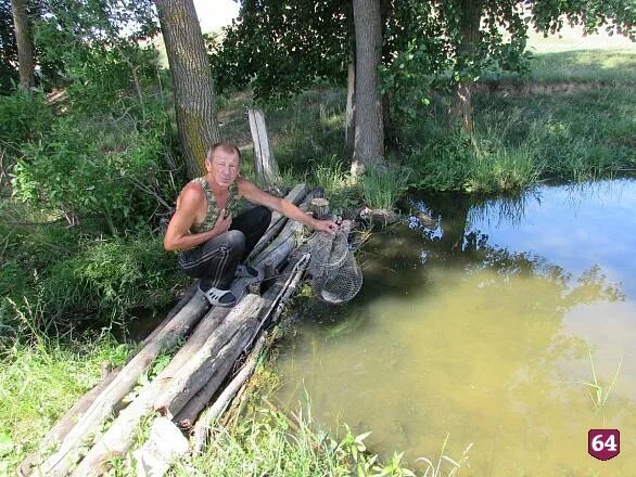 Затопленное село саратовская область. Село рыбушка. Пруд ударник. Река рыбушка саратовская. Магнитные бури село рыбушка саратовская.