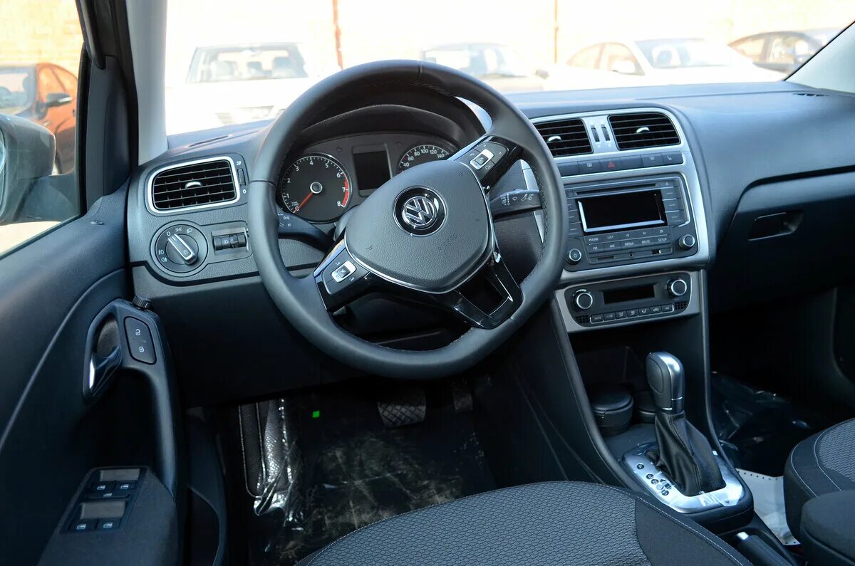 Фольксваген поло 2014 комплектации comfortline. Фольксваген поло 2015 года салон механика. Поло комплектации. Фольксваген поло комплектации. Фольксваген поло 2019 комплектации.