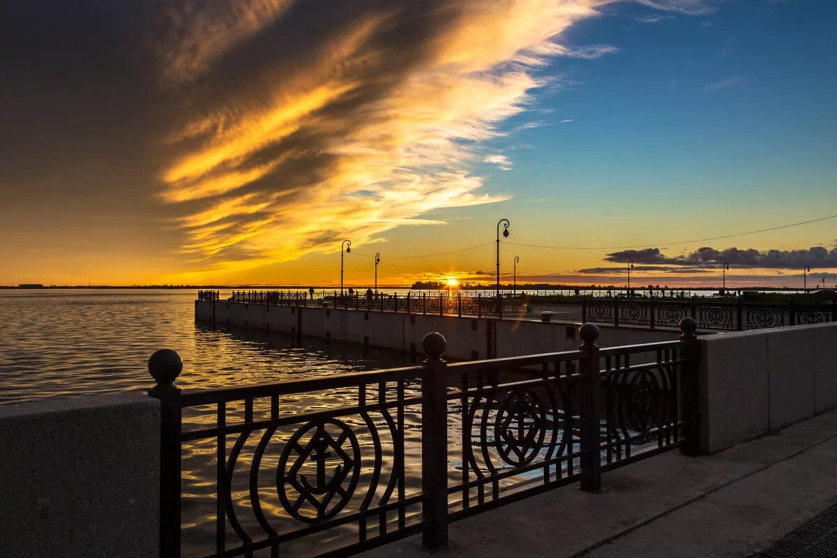 Набережная города архангельск. Набережная города архангельска. Набережная северной двины. Достопримечательности архангельска на набережной северной двины. Архангельск набережная северной двины.