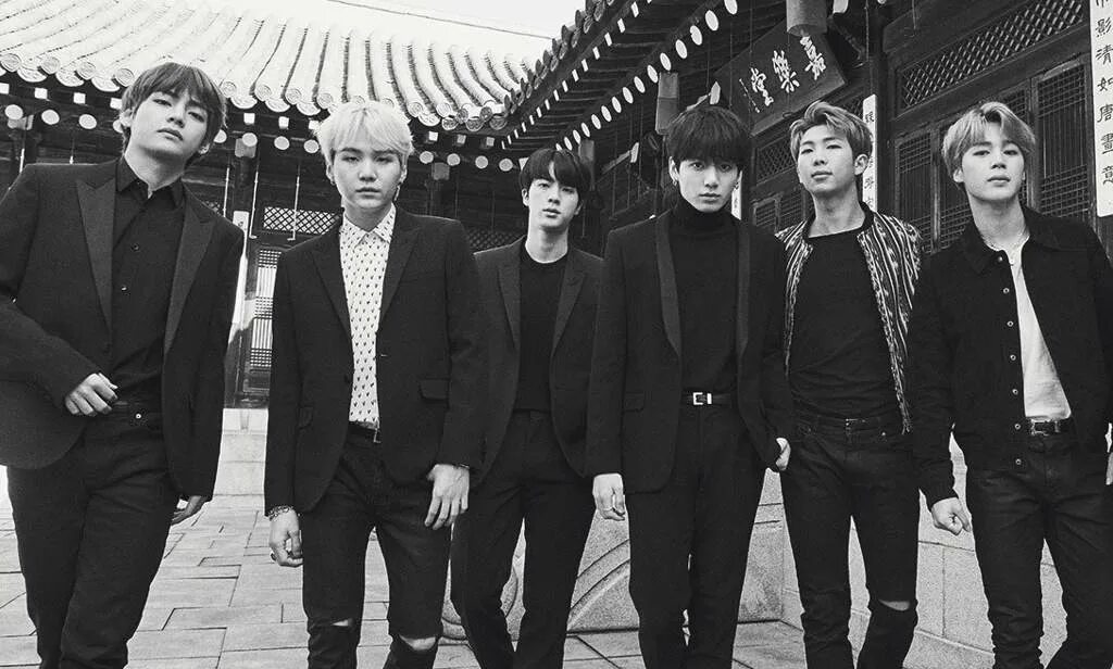 Черно белые фотографии бтс. Фотокарточки бтс. Бтс в черном. Бтс чёрно белые. Бтс чб.