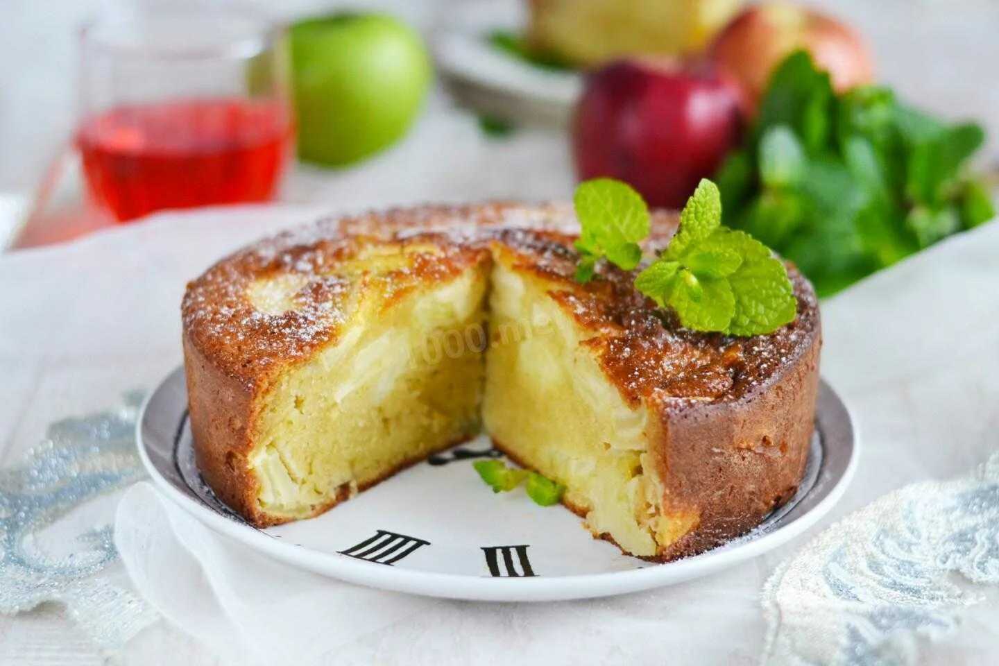 Вкуснейший пирог заливные яблоки. Заливной яблочный пирог. заливной пирог с яблоками. заливной пирог с яблоками в духовке. пирог заливные яблоки.