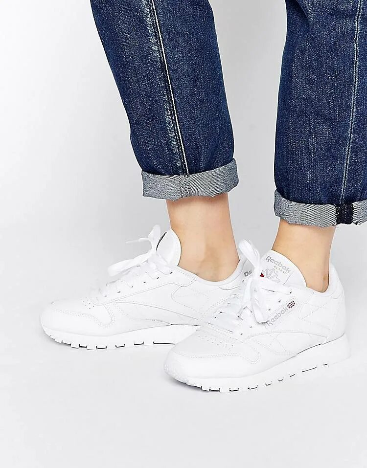 Кроссовки reebok classic женские. Reebok Classic White. Кроссовки рибок женские белые кожаные. Кроссовки рибок Classic Leather женские. Кроссовки Reebok Classic белые женские.