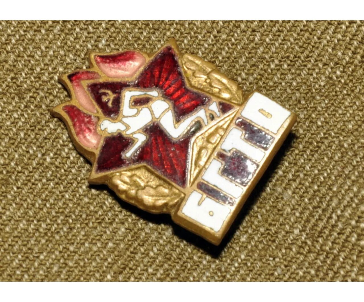 Значки на одежде. Знак фестиваль 1957 куйбышев. М. Значок оригинал на вайлдберриз. Пионерский значок 1 ступени.