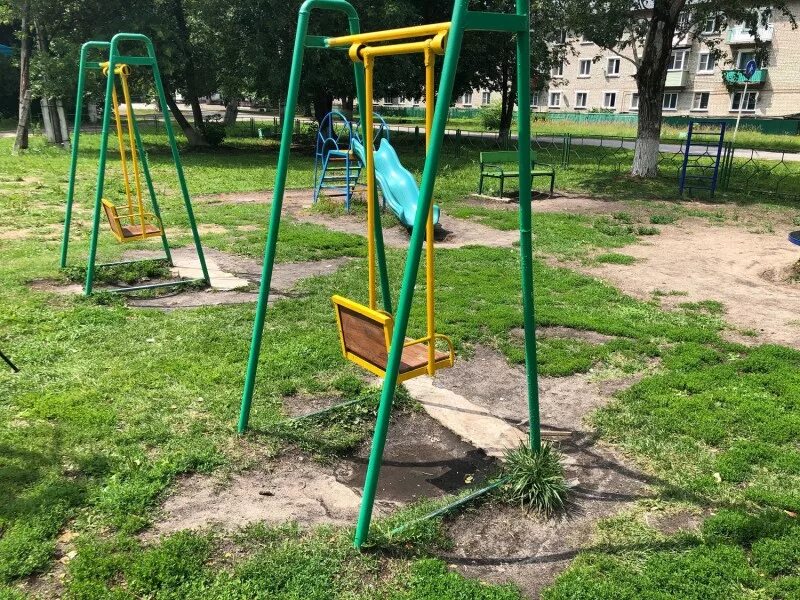 В Глазове 9-летняя девочка травмировалась на детской площадке. Происшествия
