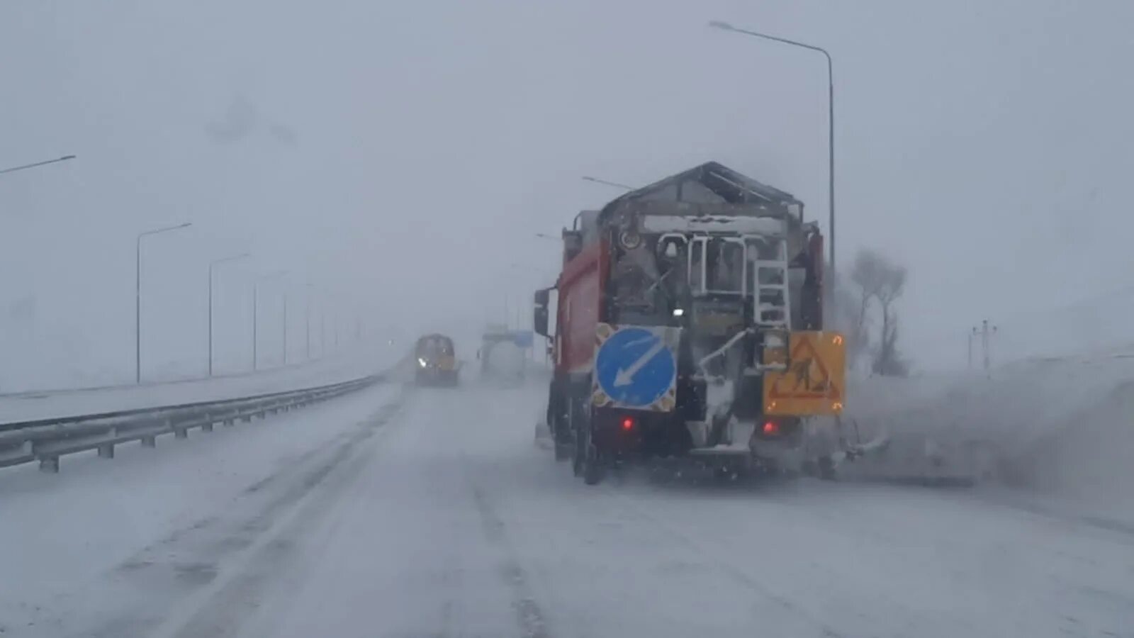 Метель в башкирии сегодня. Трасса м5. снегопад на дороге. метель на трассе. метель на трассе м5.
