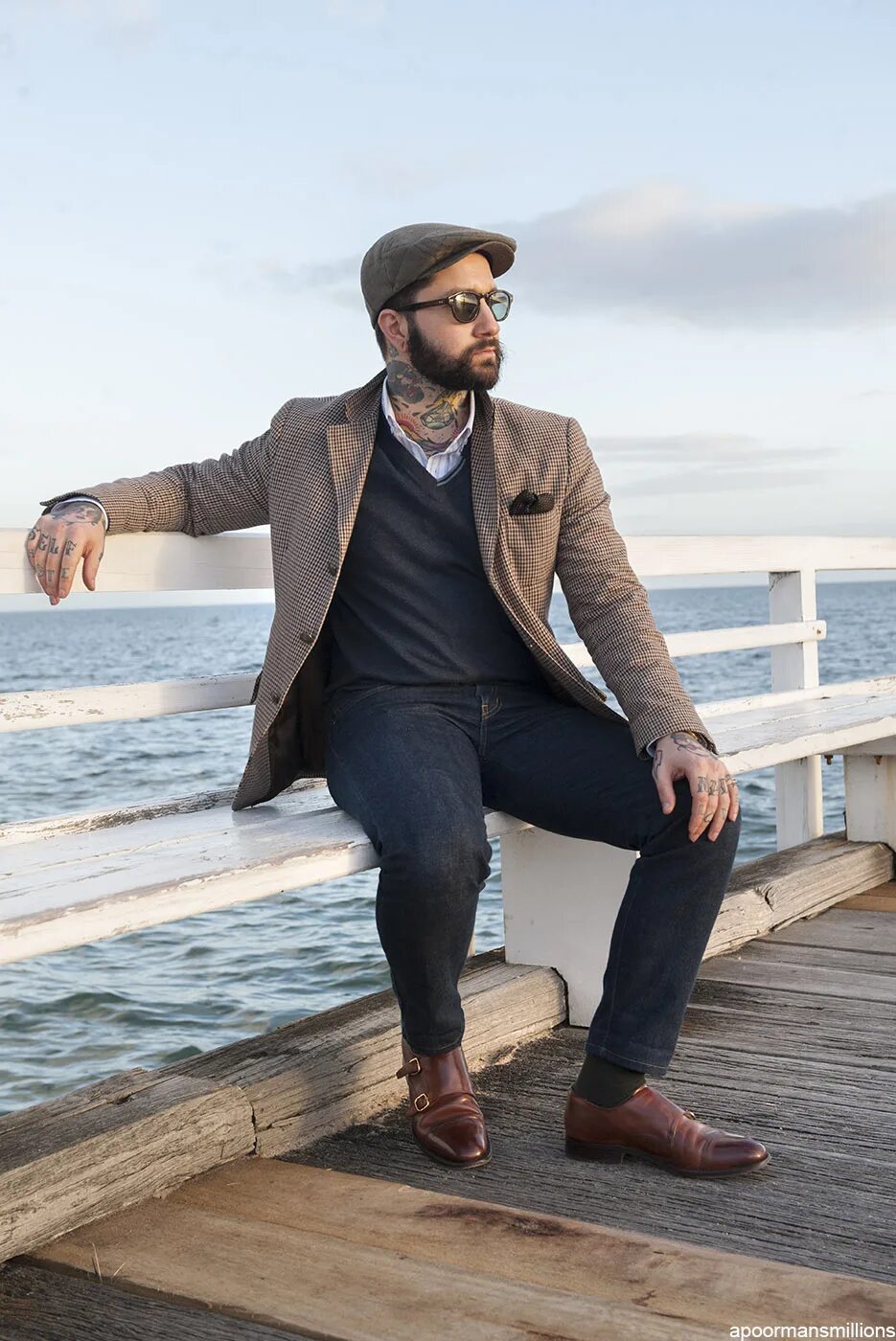 дэвид ганди стрит стайл. стильный мужской образ. бородатый мужчина в костюме. интеллигентный костюм мужской. интеллигентный парень.
