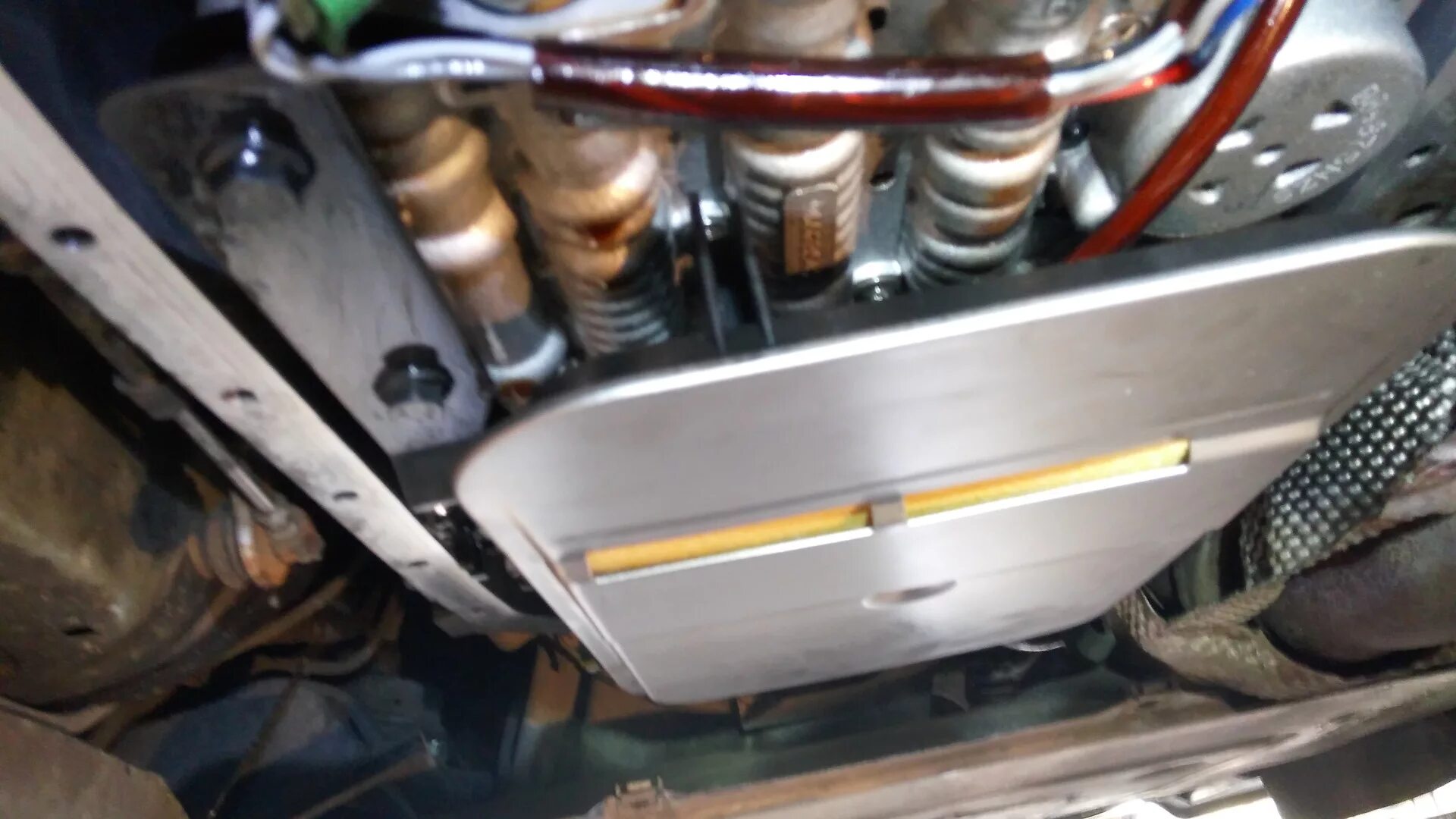 Где находится масляный фильтр 5a fe. 6. Замена масла митсубиши. Масло на митсубиси ланцер 10. Масло в акпп ауди а5 2007г.