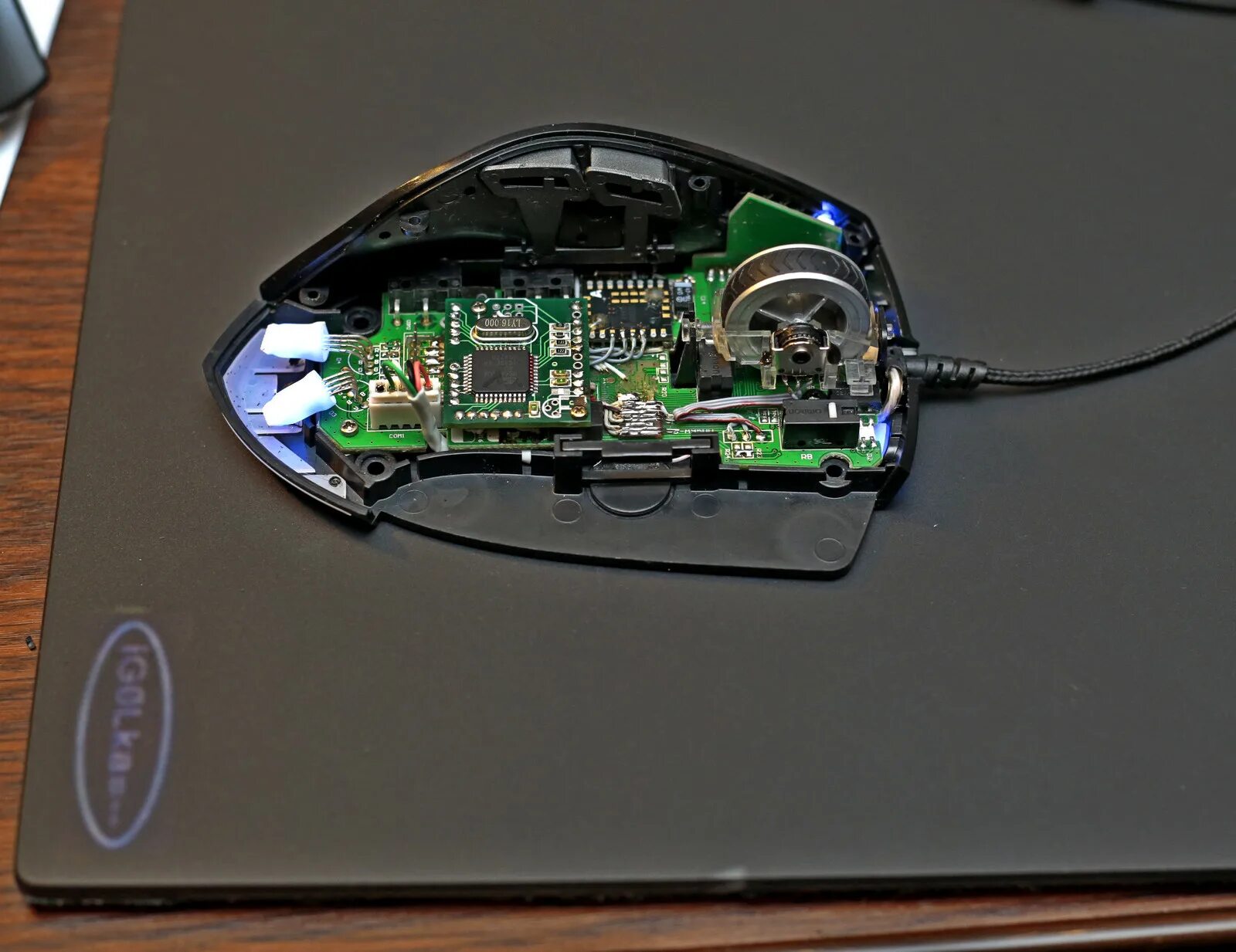 Внутренняя мышь. Мышь Oklick 715g. G703 плата мышь. Плата оптической мыши. Компьютерная мышь в разборе.