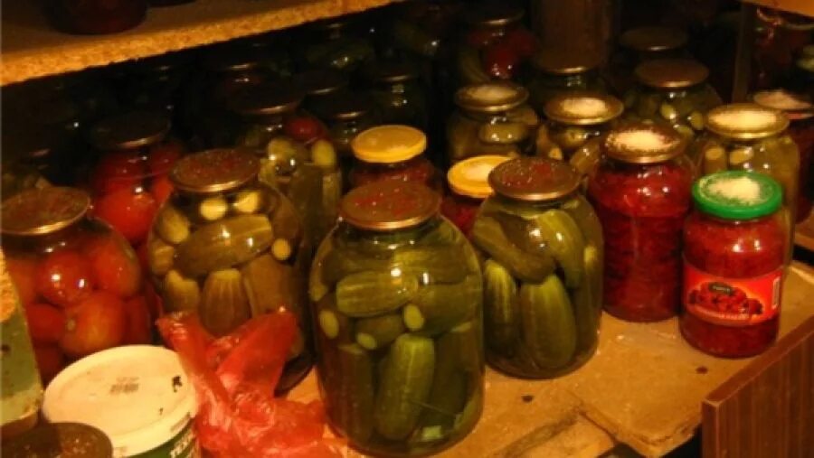 подвал с заготовками. подвал с соленьями. подвал с соленьями. погреб с заготовками. погреб с заготовками.