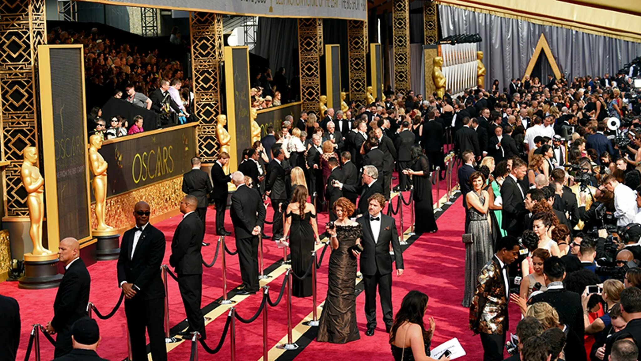 Live red carpet. Марго робби оскар 2023. Met gala портман. Оскар 2023 платья. Live red carpet.