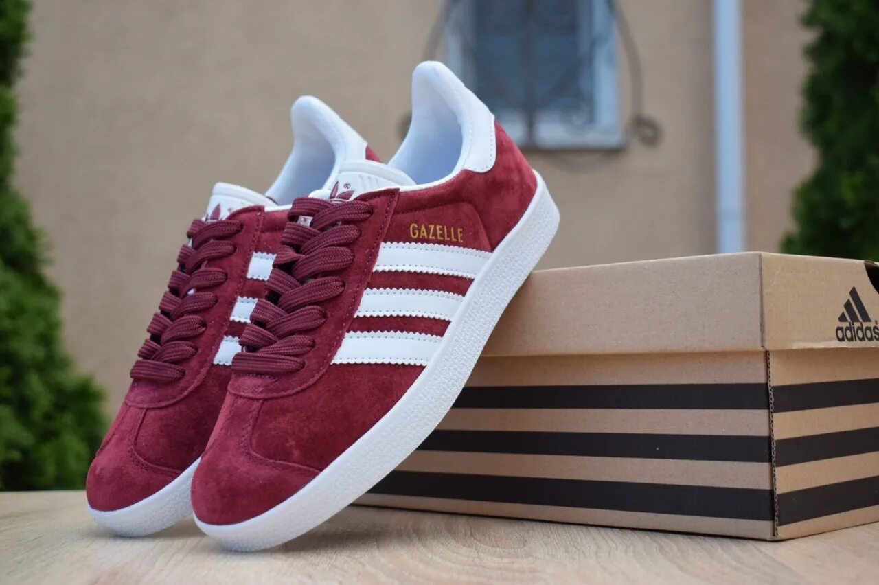 Адидас коричнево розовые. Adidas Gazelle бордовые. Adidas Gazelle замшевые. Кеды адидас Gazelle женские. Adidas Campus кроссовки бордовые женские.