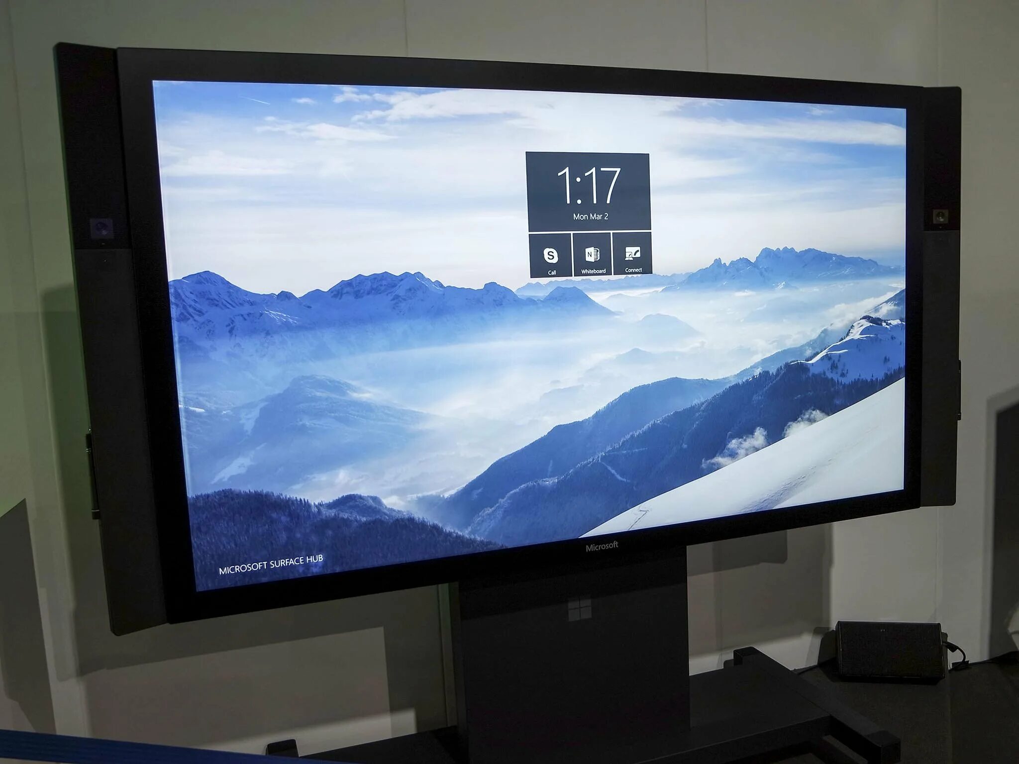 Microsoft surface Hub. Телевизор Microsoft. Windows 10 surface Hub. Microsoft surface доска.