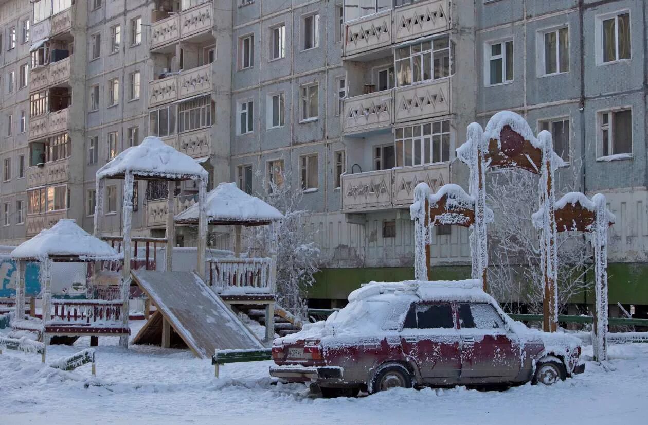В россии весь холодный. Поселок Оймякон Якутия. Оймякон Мороз. Самый холодный город в России Оймякон. Оймякон -70.