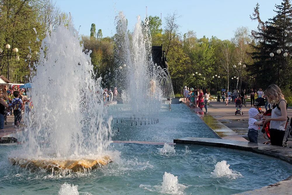 парк аттракционов самара три медведя. гагарин смоленская область сквер леонова. парк гагарина челябинск. город гагарин парк. город гагарин парк.