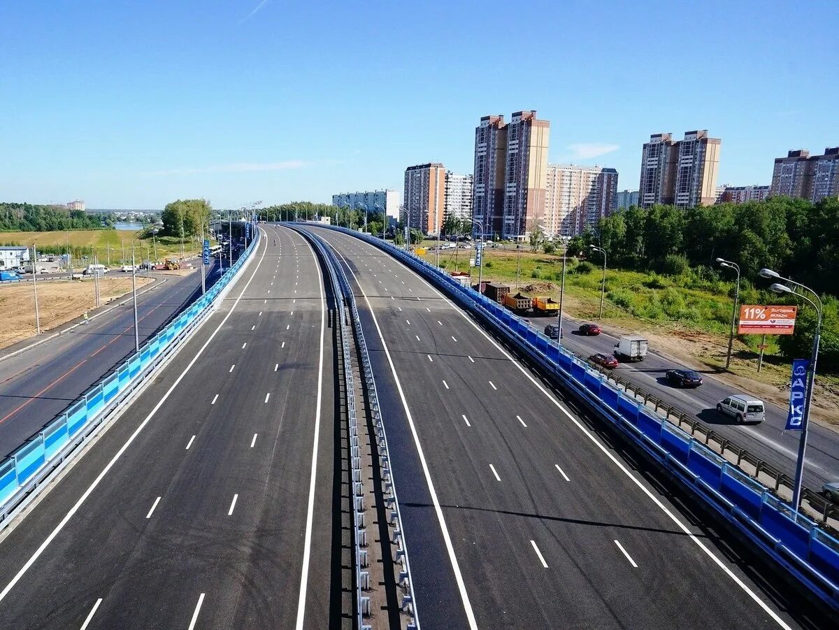 Дмитровское шоссе (Москва). Автомагистраль. Шоссе в городе. Современная автомагистраль.