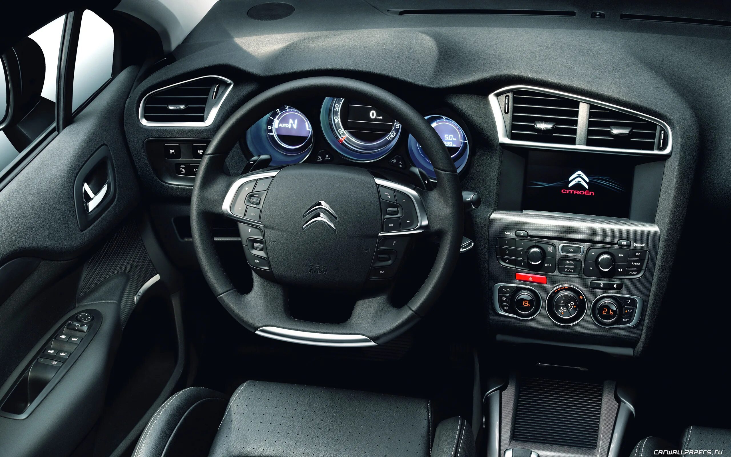 мицубиси аутлендер 2021 салон. комплектации опция. рено логан 2 комплектации. 5. ситроен с4 хэтчбек салон.