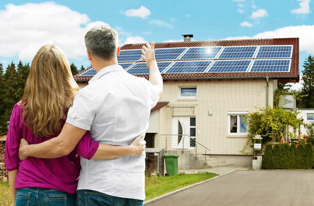 Solarstaff. Solar Panel Family. Дом с солнечными панелями. Дом с солнечными батареями. Солнечные панели с человеком.