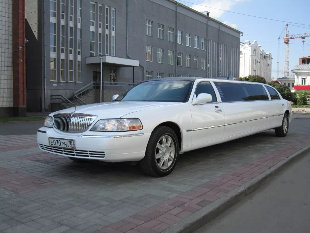 Lincoln Town car 2008. Lincoln Town car 3 лимузин. Линкольн Таун кар 2008 лимузин. Линкольн Таун кар 2008 черный.