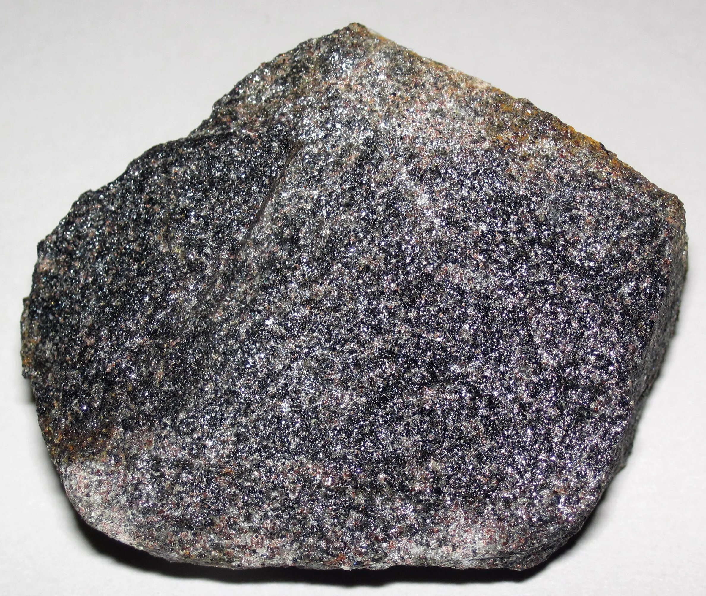 Минералы руды горные породы. Минералы магнетит Фосфорит. Хромит магнетит. Дунит Горная порода. Фосфорит минерал камень.