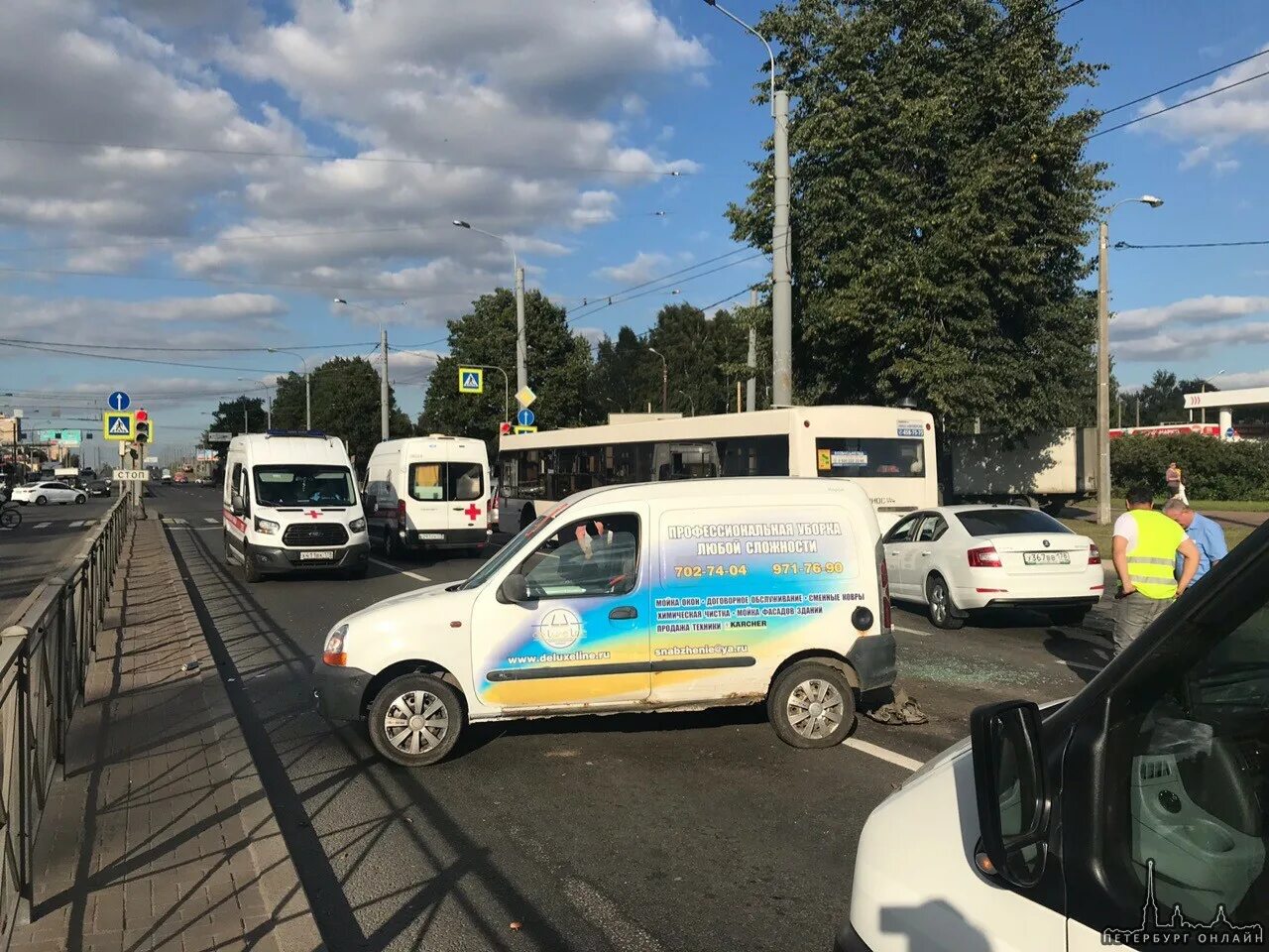 Чп на пискаревском проспекте. Авария на Пискаревском проспекте. ДТП на Пискаревском проспекте. Авария на Мечникова Нижний Новгород. Авария на пересечении Пискаревского проспекта и Мечникова.