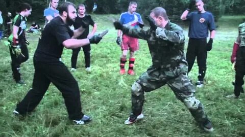 Спортивная драка руками и ногами