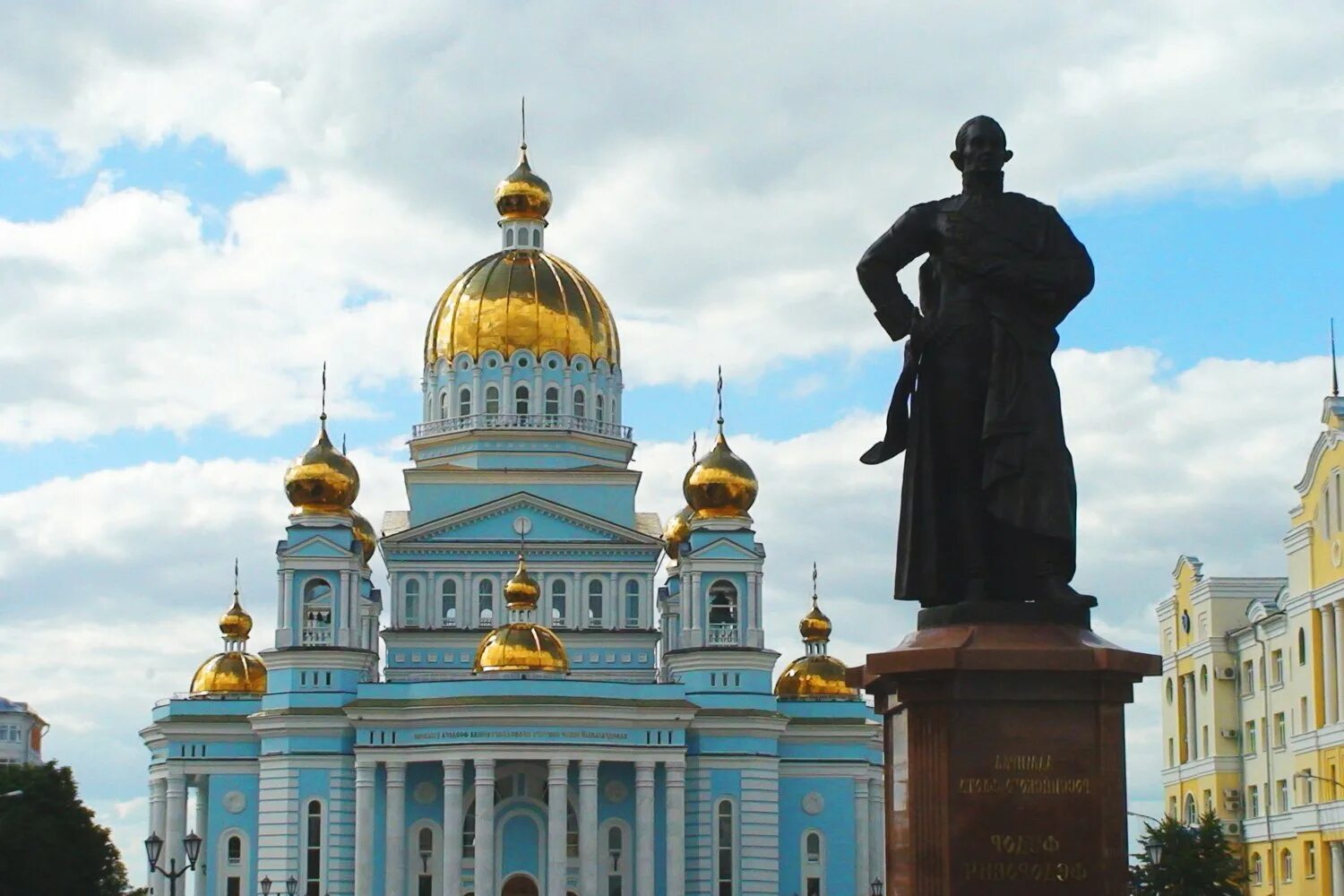 Саранск поступи. Соборная площадь Саранск.