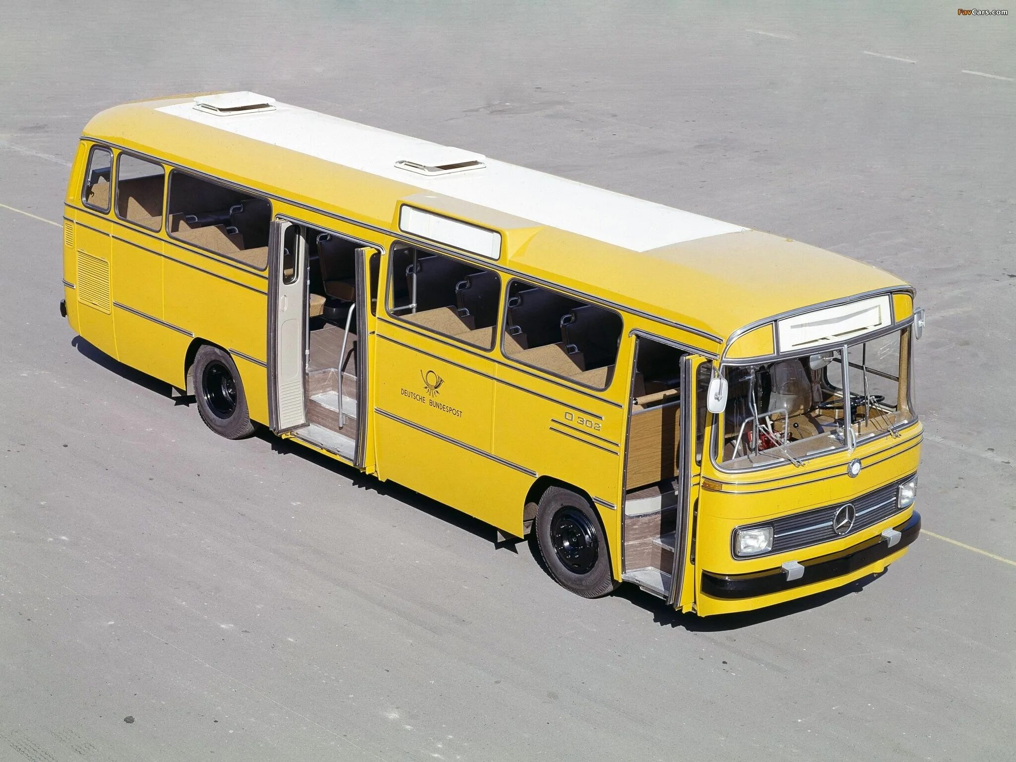 Mercedes-Benz o302s. Мерседес 302. Мерседес Бенц о 302. Mercedes Benz o308. Автобус первую половину