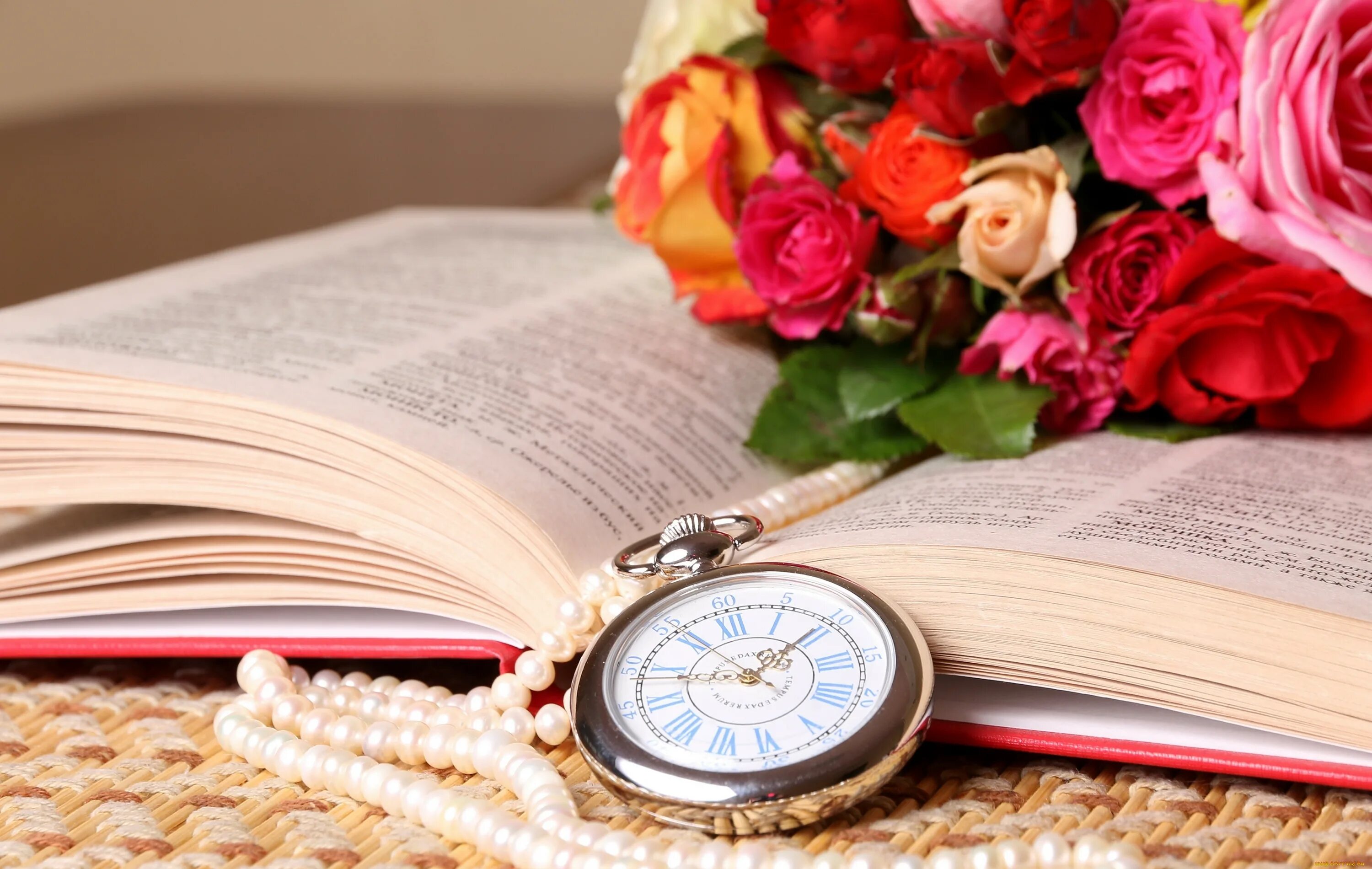 Книга цветы. Фон книги и цветы. Книга и часы. Книга с цветами.