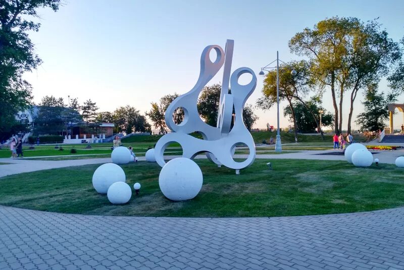 Энгельс набережная парк. Городской парк энгельс. Городской парк энгельс аттракционов. Городской парк энгельс аттракционов. Ротонда энгельс.