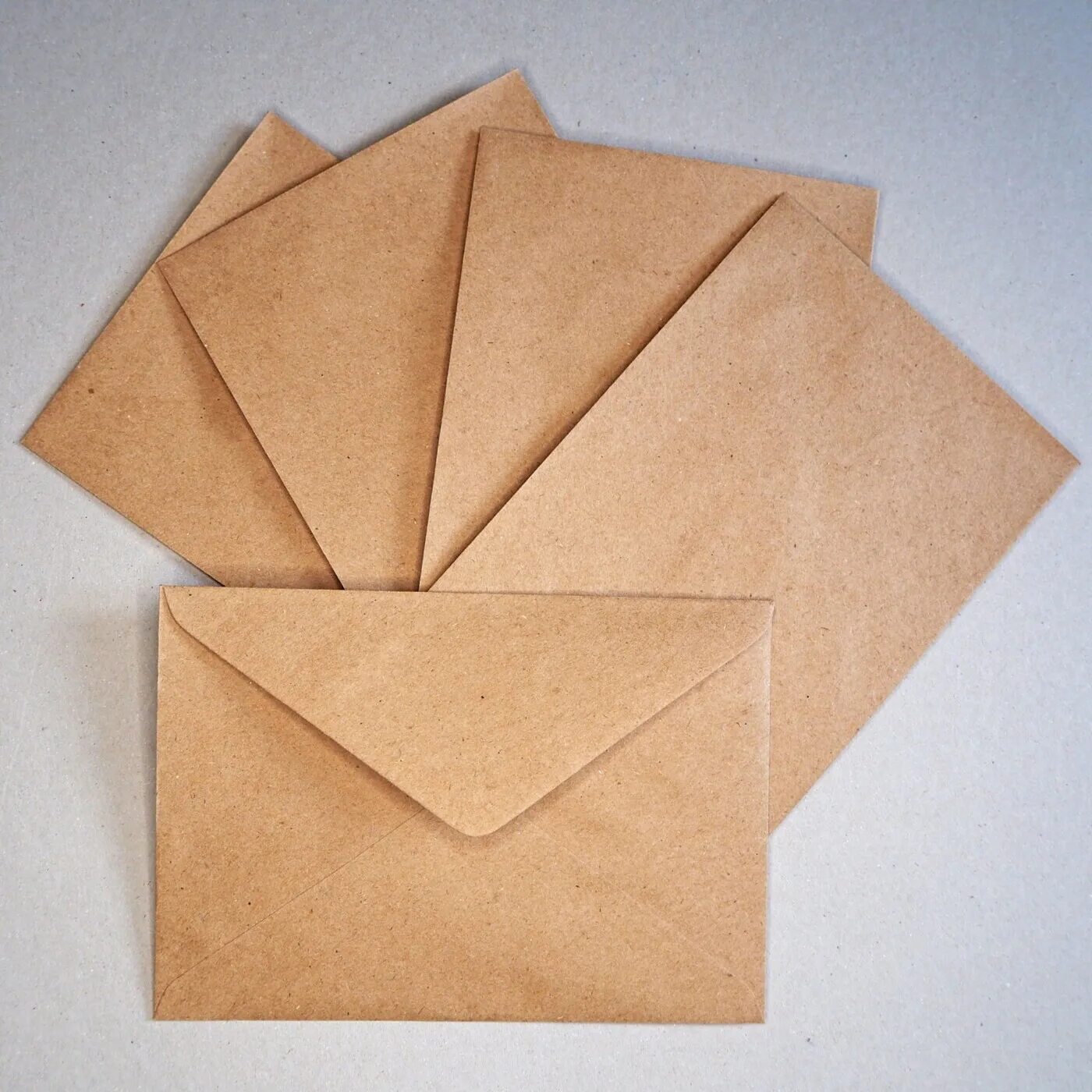 Конверт бумажный почтовый. Конверт крафт с треугольным клапаном с6 114х162 мм. Крафт конверт а3(420х297). Крафтовый конверт а6. Конверт крафт с4 320х230.