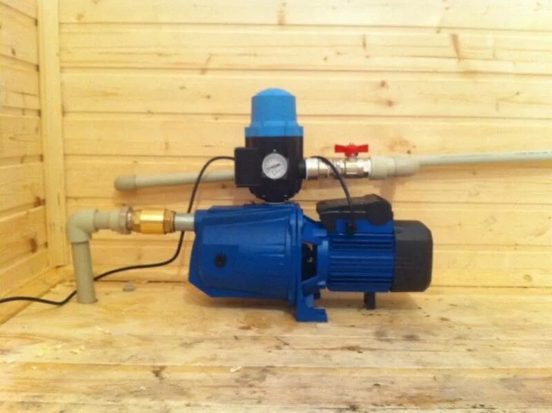 Как подключить поверхностный насос к скважине. Насосная станция для скважины монтаж схема. Как подключить поверхностный насос к скважине. Схема подключения гидроаккумулятора к поверхностному насосу. Схема подключения поверхностного насоса к скважине.