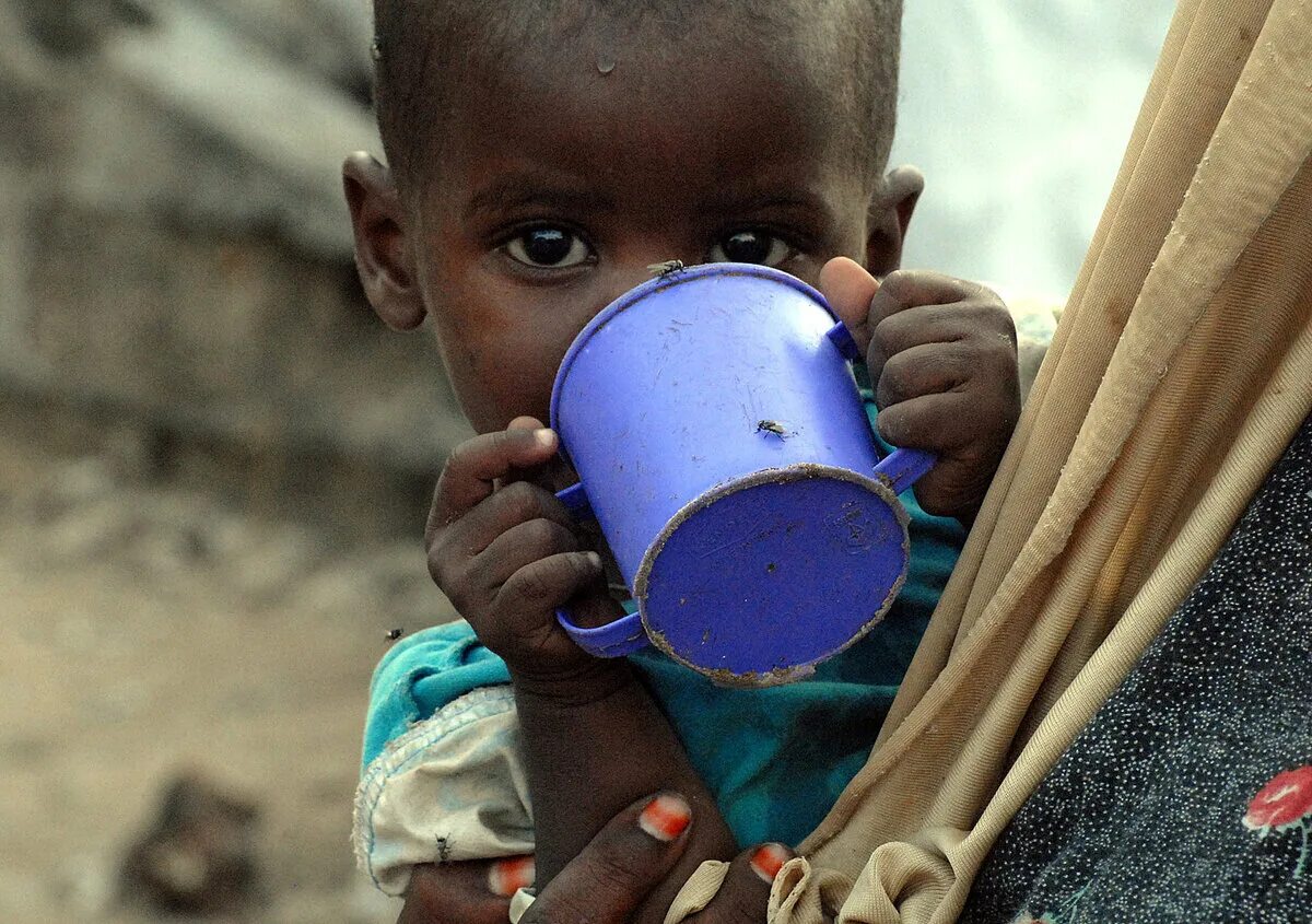 Бедные дети африки. Голодающие дети Африки третий мир. Африканские дети Голодные. Африканские дети голодают.