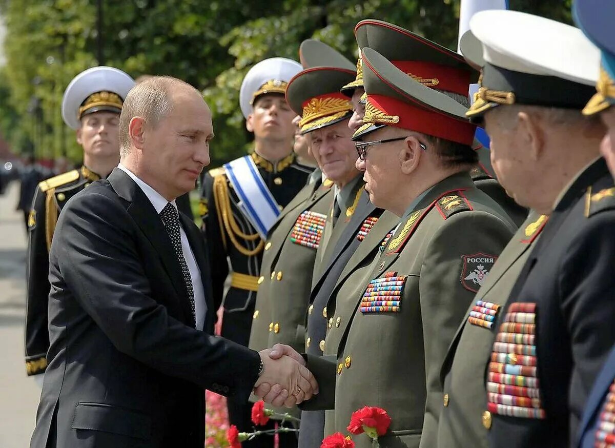 Клуб военного пенсионера сайт. Военный пенсионер. Военная пенсия. Военные пенсионеры повышение. Боевой офицер пенсионер.