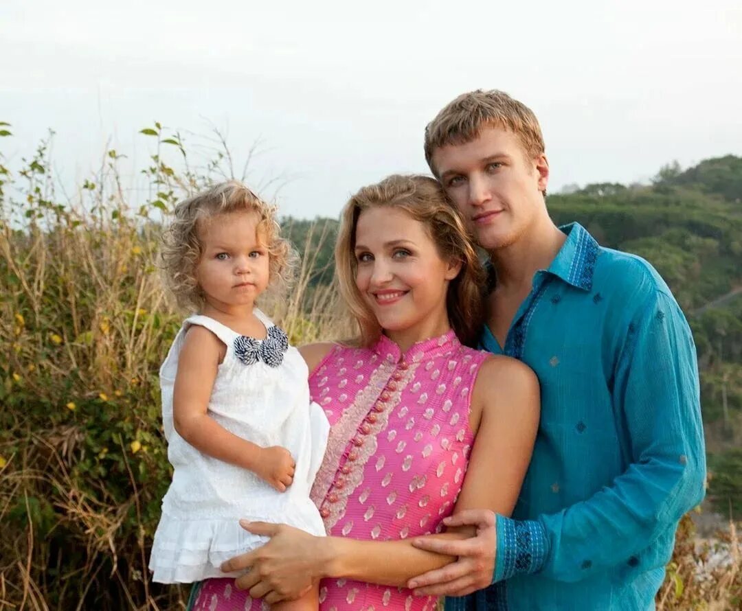 Актер руденко жена фото дети. Елена дудина и анатолий руденко. жена анатолия руденко елена дудина. актриса елена дудина и анатолий руденко. елена дудина и анатолий руденко с дочкой.