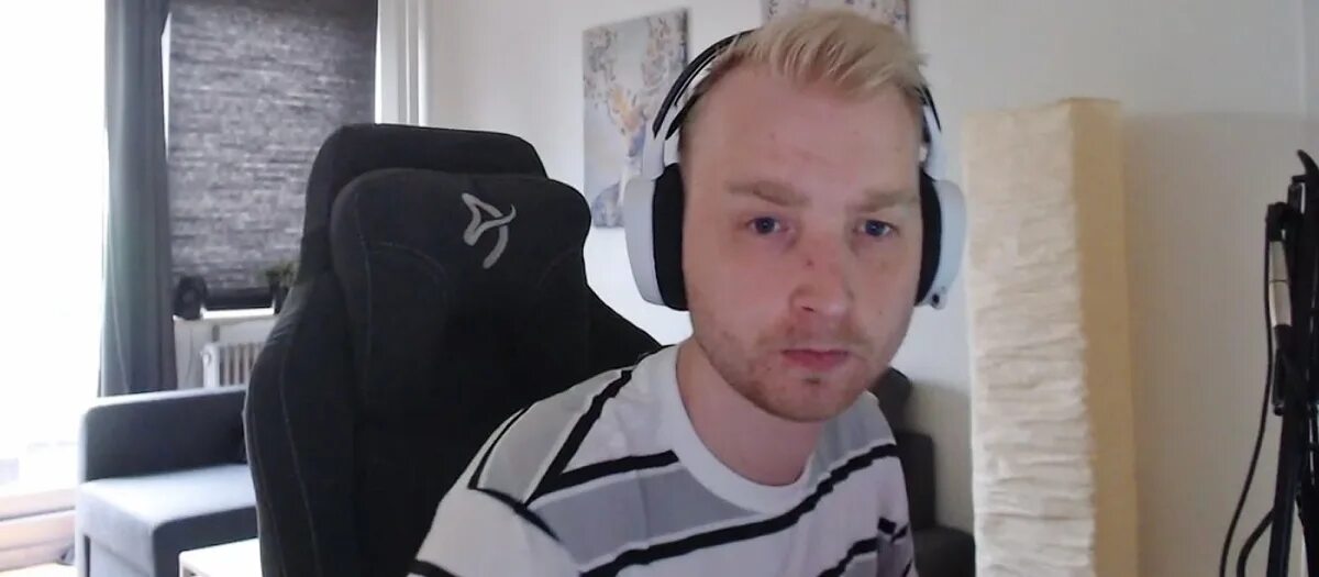 3head emote. Дебил твич. Стример прикол. Смайлик two head. 2head твич.