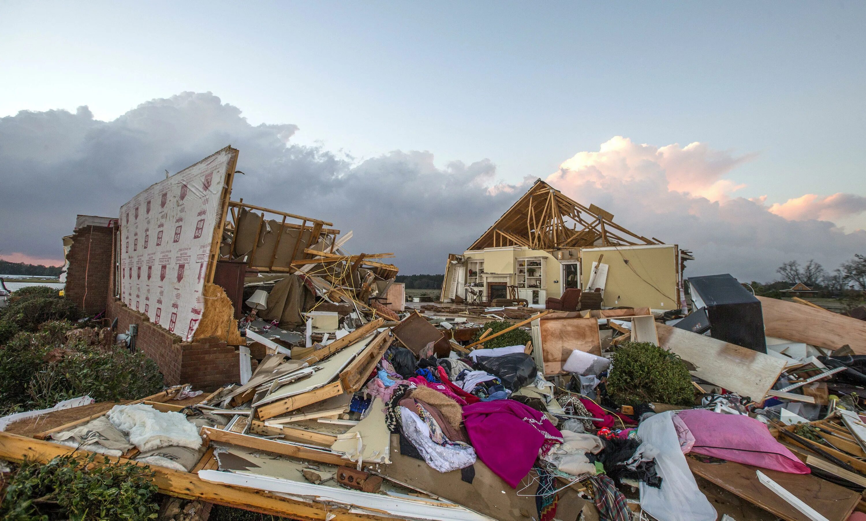 Natural disasters hurricane. Торнадо в Техасе 2022. Стихийные бедствия ураган. Дом после Торнадо. Стихийные бедствия в Америке.