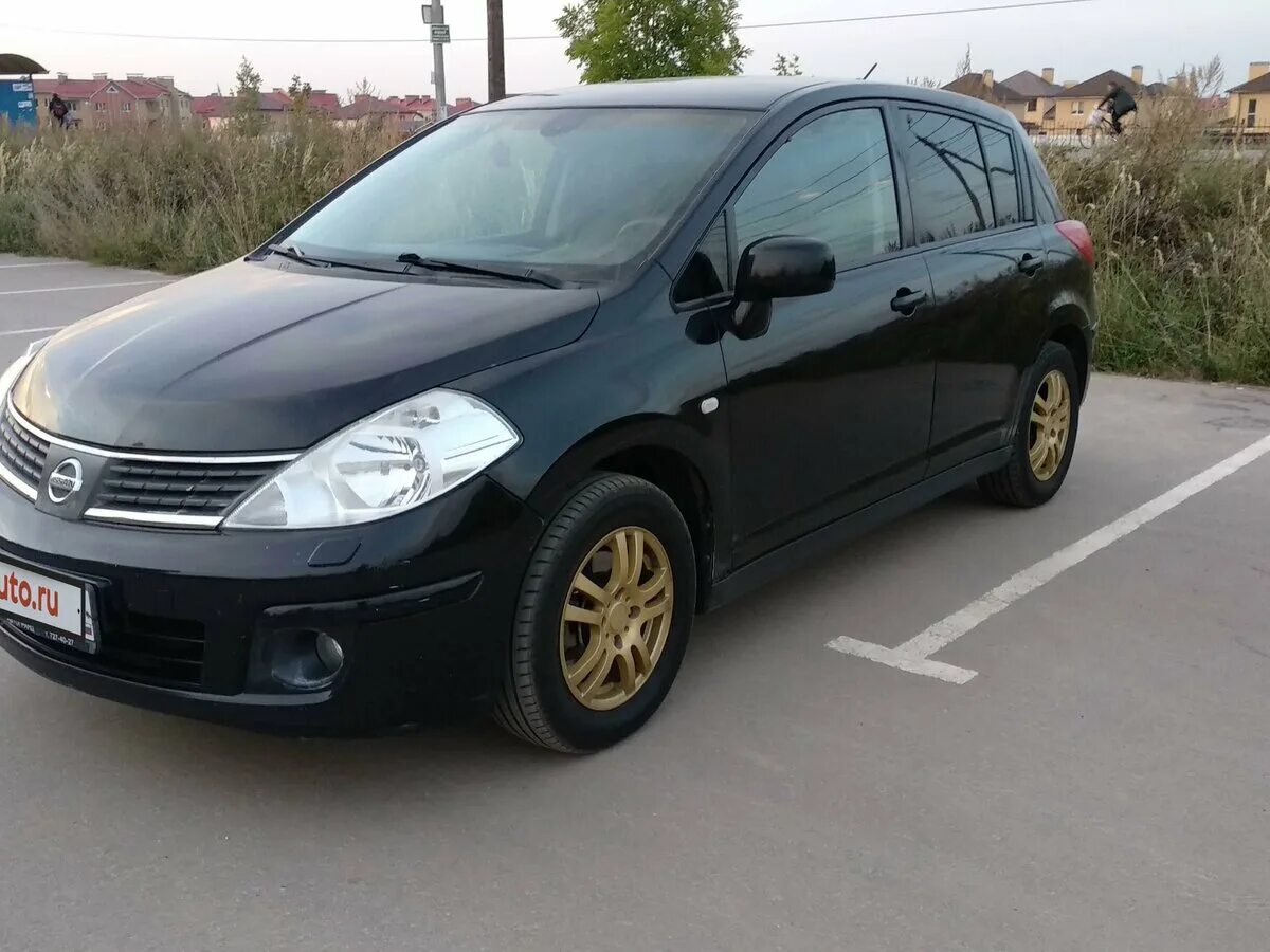 Купить тииду 2008 года. Nissan Tiida с черной крышей и капотом. Ниссан Тиида черный капот и крыша. Nissan Tilda 21 колеса. Ставрополь Ниссан премьера бортжурнал черный.