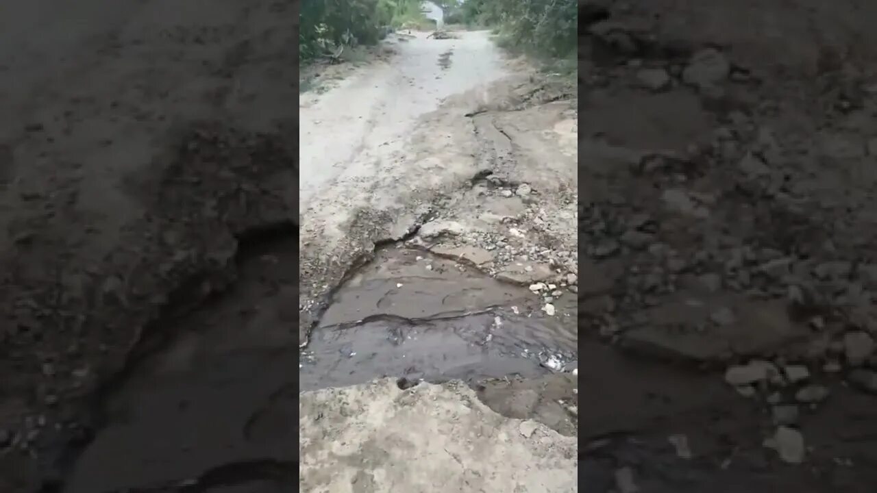 Буревестник волгоград. Прорыв трубы. Прорыв трубопровода. Прорвало трубу в квартире.