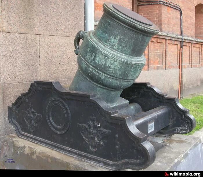 Бутафорская гиря. Пуд старинная мера весов. Пудовая гиря. 8 пудов. Старинная восьмигранная гиря коническая.